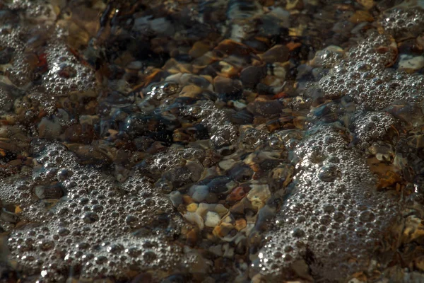 海滩上的海卵石彩色花岗岩 — 图库照片