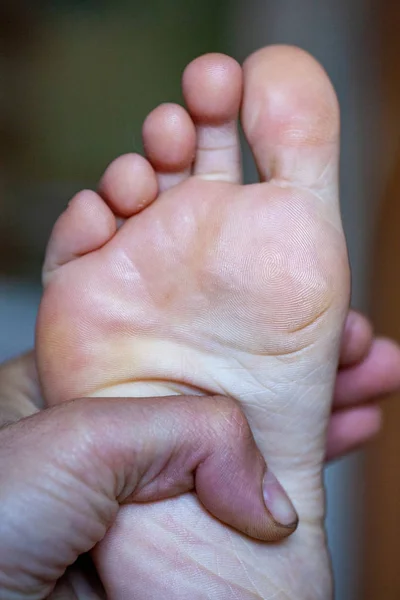 Молодые девушки пальцы ног здоровы и красивы . — стоковое фото