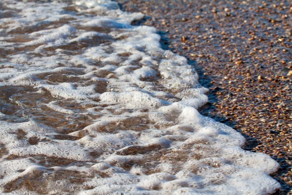 Galets de mer granit coloré sur la plage — Photo