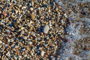 sahilde deniz çakıl renkli granit