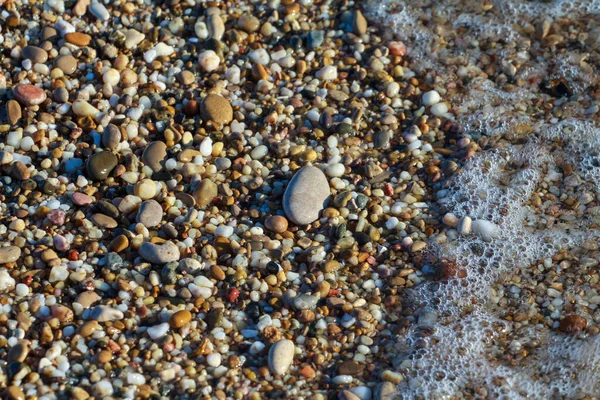 Sahilde deniz çakıl renkli granit — Stok fotoğraf