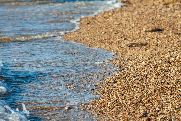 해변에서 바다 자갈 색깔화강암 — 스톡 사진