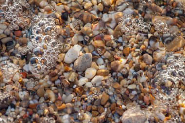 sahilde deniz çakıl renkli granit