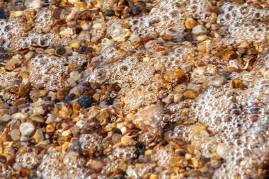 sahilde deniz çakıl renkli granit