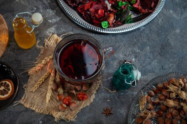 Cam bardakta Red Hot Hibiscus çayı