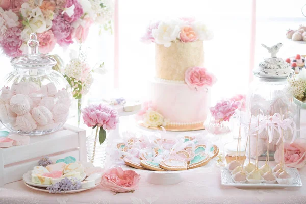 Wedding desserts on table — Stock Photo, Image