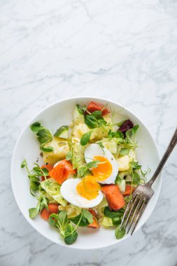 Salatası patates ve somon füme