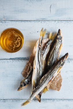 Grey kurutulmuş balık füme