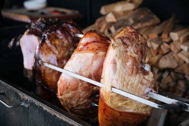 büyük sulu domuz kızartma 