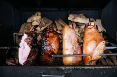 büyük sulu domuz kızartma 