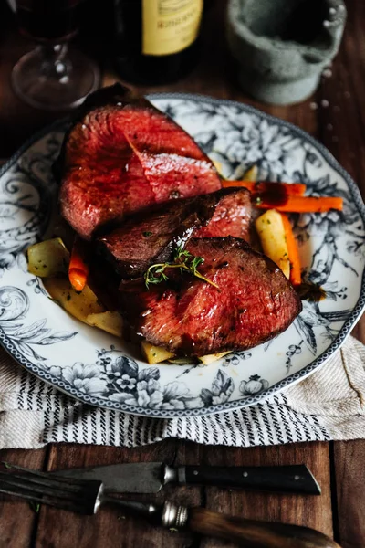 Rare beef cooked with herbs — Stock Photo, Image
