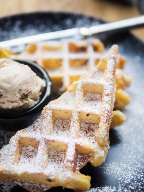 waffle ve dondurma ile Servis Kahvaltı