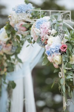 Düğün kemer dekore edilmiş