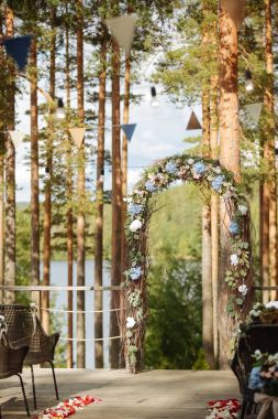 Düğün kemer dekore edilmiş
