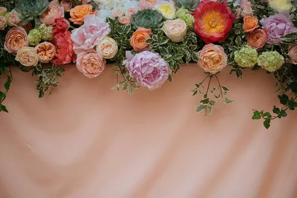 Bruiloft decor met florale regeling — Stockfoto