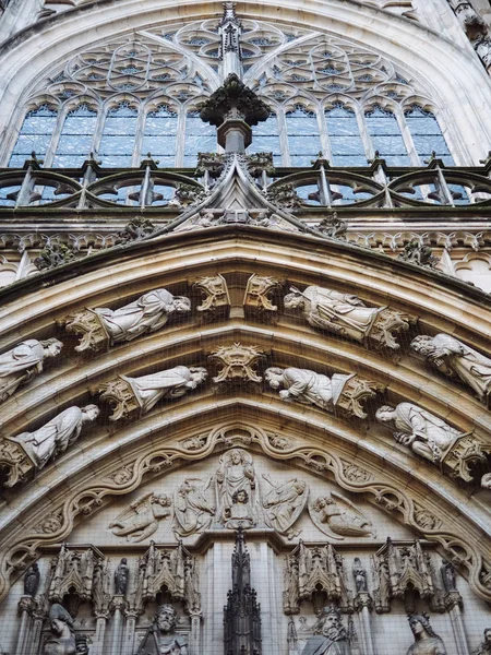 Sculptures on cathedral in Amsterdam — Stock Photo, Image