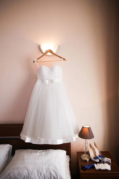Короткое свадебное платье Стоковая Картинка