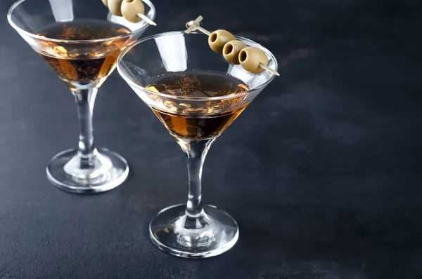 Bicchiere Martini e olive — Foto Stock