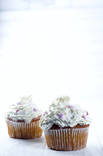 Capcakes alla vaniglia fatti in casa con crema — Foto Stock