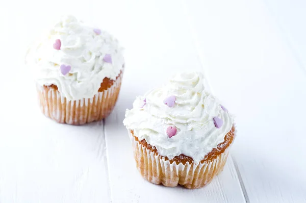 Capcakes alla vaniglia fatti in casa con crema — Foto Stock