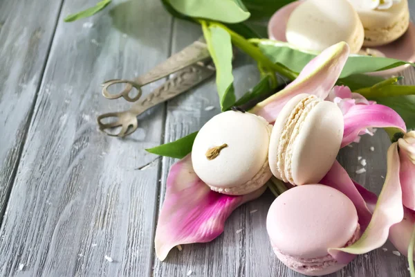 French macaroons with flower