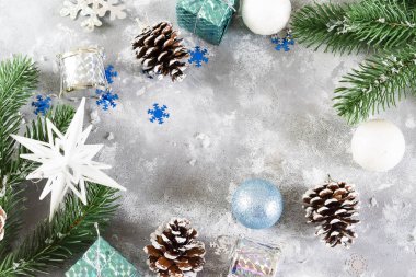 Noel tebrik çerçeve gri beton zemin üzerine