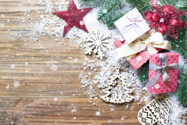 Noel süslemeleri ile kompozisyon