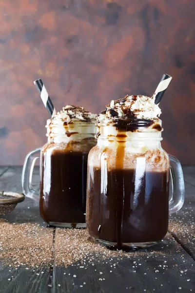 Warme chocolademelk in een glas. — Stockfoto
