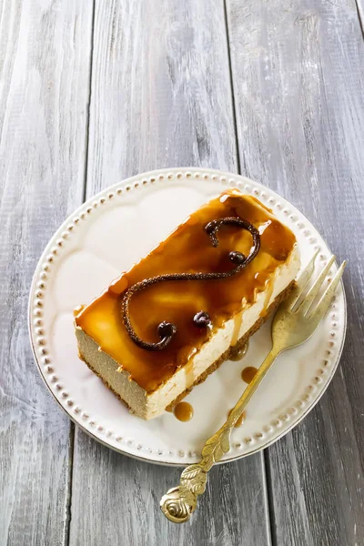 Coffee cake with caramel — Stock Photo, Image