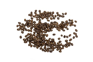 Beyaz arka planda izole kahve çekirdekleri. Resmi kapat.