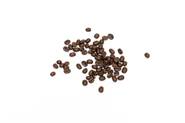 白い背景に隔離されたコーヒー豆。画像を閉じる. — ストック写真