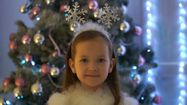 Footage girl standing near the Christmas tree. 4k — Stock Video