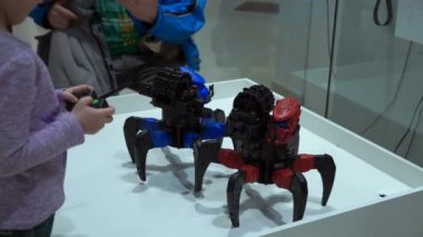 Samara, Rusya - 30 Aralık 2016: robot şehir. Robot Şehir - robotlar etkileşimli bilimsel sergi.