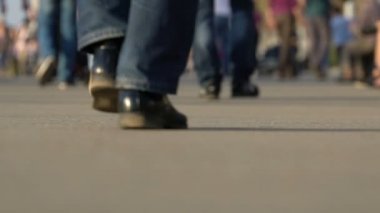 İnsanlar kendi iş veya yürüyüş için acele