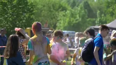Samara, Rusya - 27 Mayıs 2017: Holi festival renk