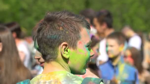 Samara, Ryssland - 27 maj 2017: Holi festivalen av färger — Stockvideo