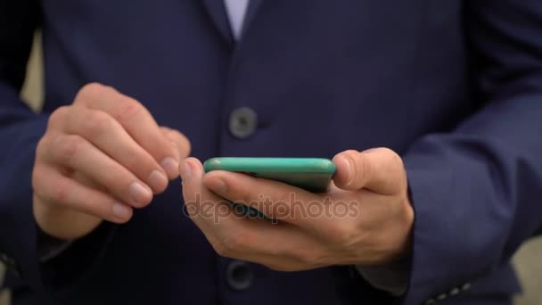 Young businessman communicates in social networks on his smartphone. — Stock Video