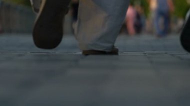 İnsanlar kendi iş veya yürüyüş için acele.