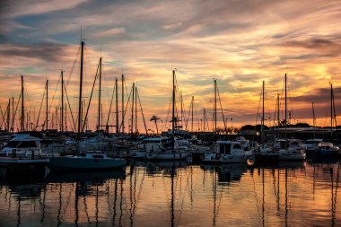   Sahilde sessiz akşam