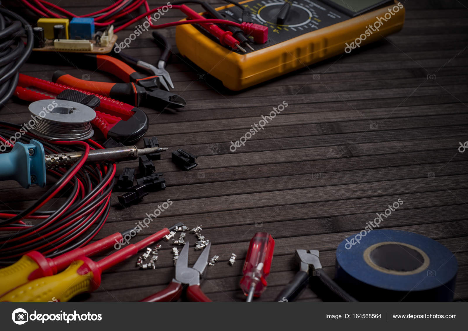 Оборудование электрика. Электротехнические товары. Материалы для электромонтажных работ. Инструменты для прокладки электропроводки. Инструмент электромонтажника.