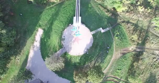 Voronej, Russie, Monument à l'avion de la Seconde Guerre mondiale. Paysage rural. Aérien — Video