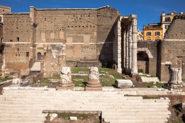 Trajan'ın Pazar kalıntıları görüntülemek