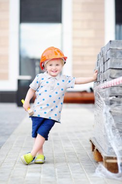 Küçük çekiç açık havada çalışan ile kavganın Builder'da portresi