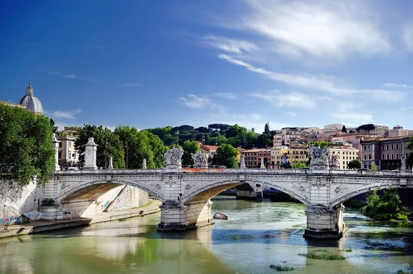 Ponte Vittorio Emanuele II en Roma, Italia — Foto de Stock