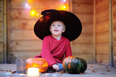 Jack-o-fener (halloween süslemeleri ile şirin küçük Sihirbazı)