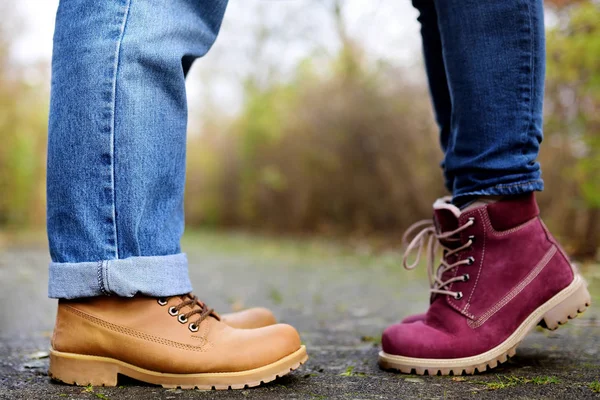 Closeup photo of male and female legs during a date in autumn park — Stock Photo, Image