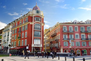 Nice, Fransa - 14 Aralık 2018 Massena ve La Promenade du Paillon Parkı Nice 'in merkezinde, Plassa Carlou Aubert.