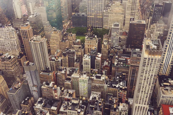 Top view of New York skyline in rainy and cloudy day. Skyscrapers of NYC in the fog — Stock Photo, Image