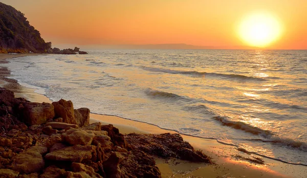 Úžasný západ slunce nad Jónským mořem v Kyllini, západní Peloponesse, Řecko — Stock fotografie