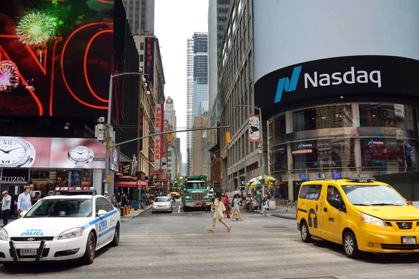 NOVA IORQUE, EUA - 10 de julho de 2019: Street of Manhattan. Vida típica da cidade de Nova York . — Fotografia de Stock